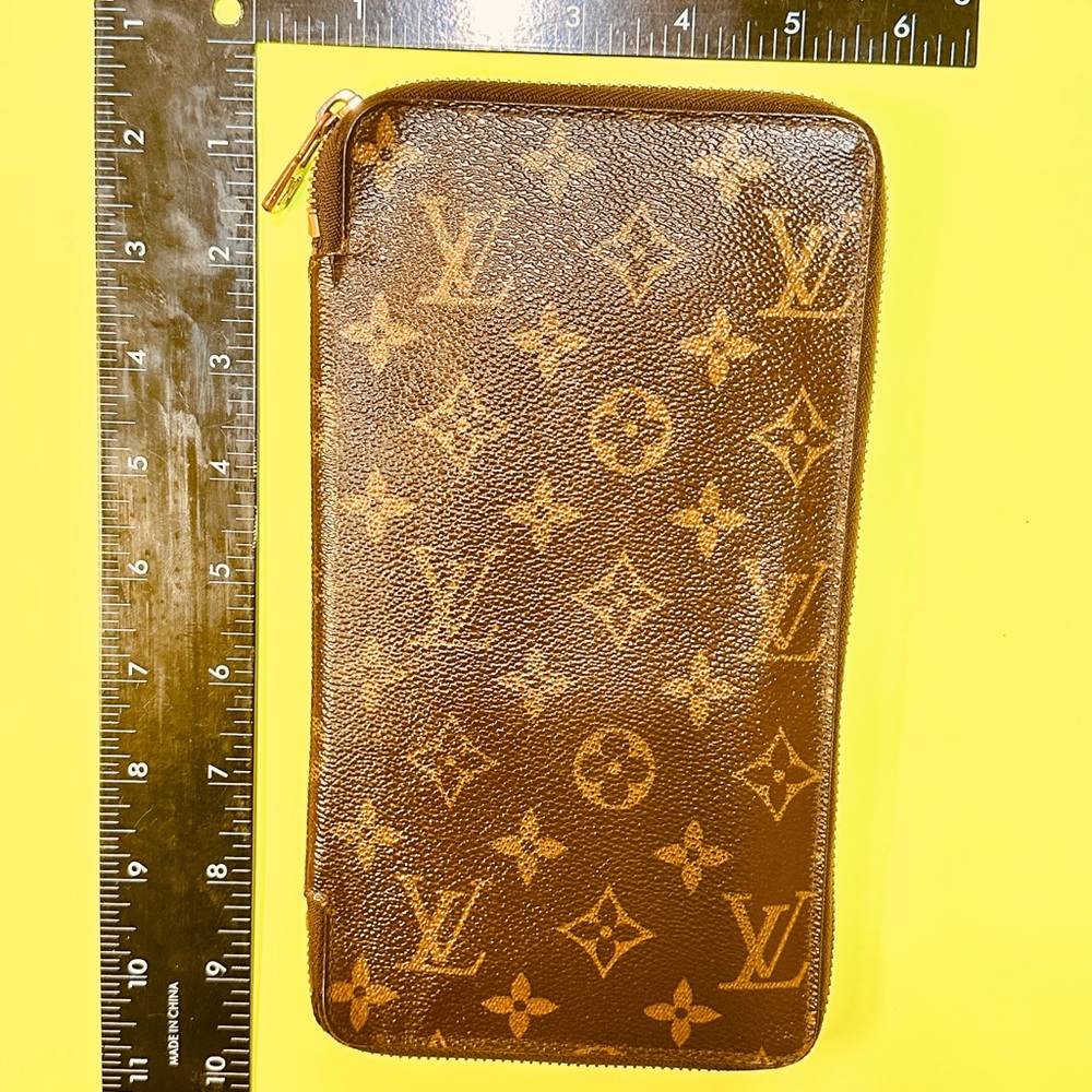 Louis Vuitton Brown Monogram zipped Wallet - Picture 11 of 14